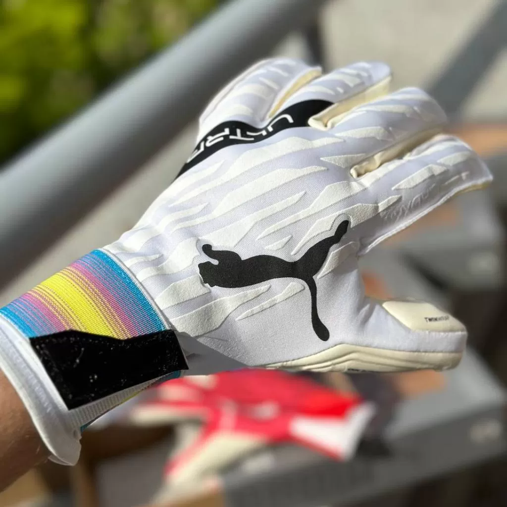 Перчатки профессиональные Puma Ultra Grip 1 Hybrid Pro Gloves