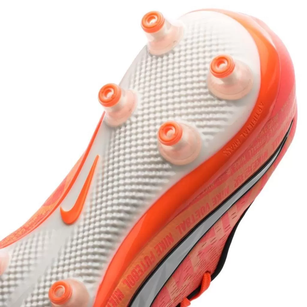 Бутсы профессиональные Nike Phantom VNM Elite AG