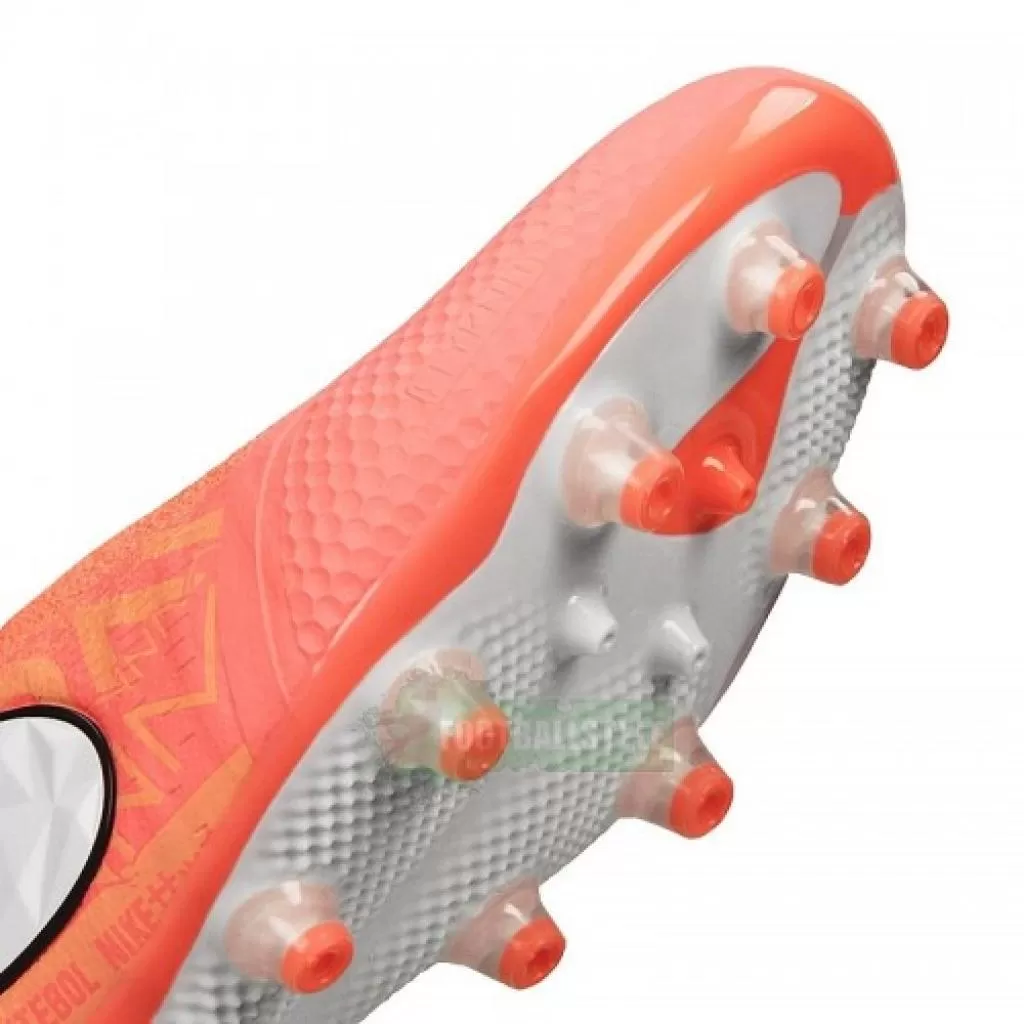 Бутсы профессиональные Nike Phantom VNM Elite AG