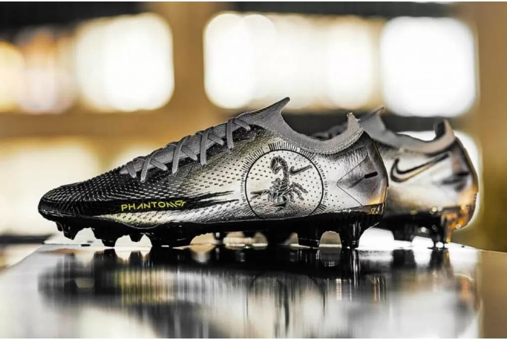 Бутсы профессиональные Nike Phantom GT Elite SE FG