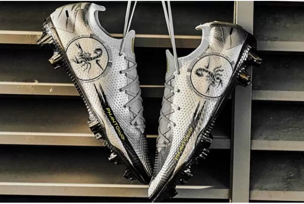 Бутсы профессиональные Nike Phantom GT Elite SE FG