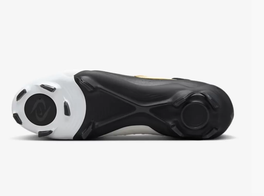 Бутсы полупрофессиональные Nike Phantom Luna 2 Pro FG