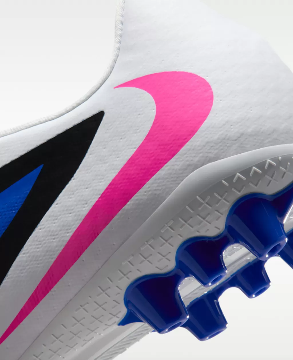 Бутсы Nike Phantom 6 Low Academy AG