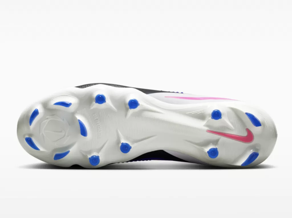 Бутсы полупрофессиональные Nike Phantom 6 Low Pro FG