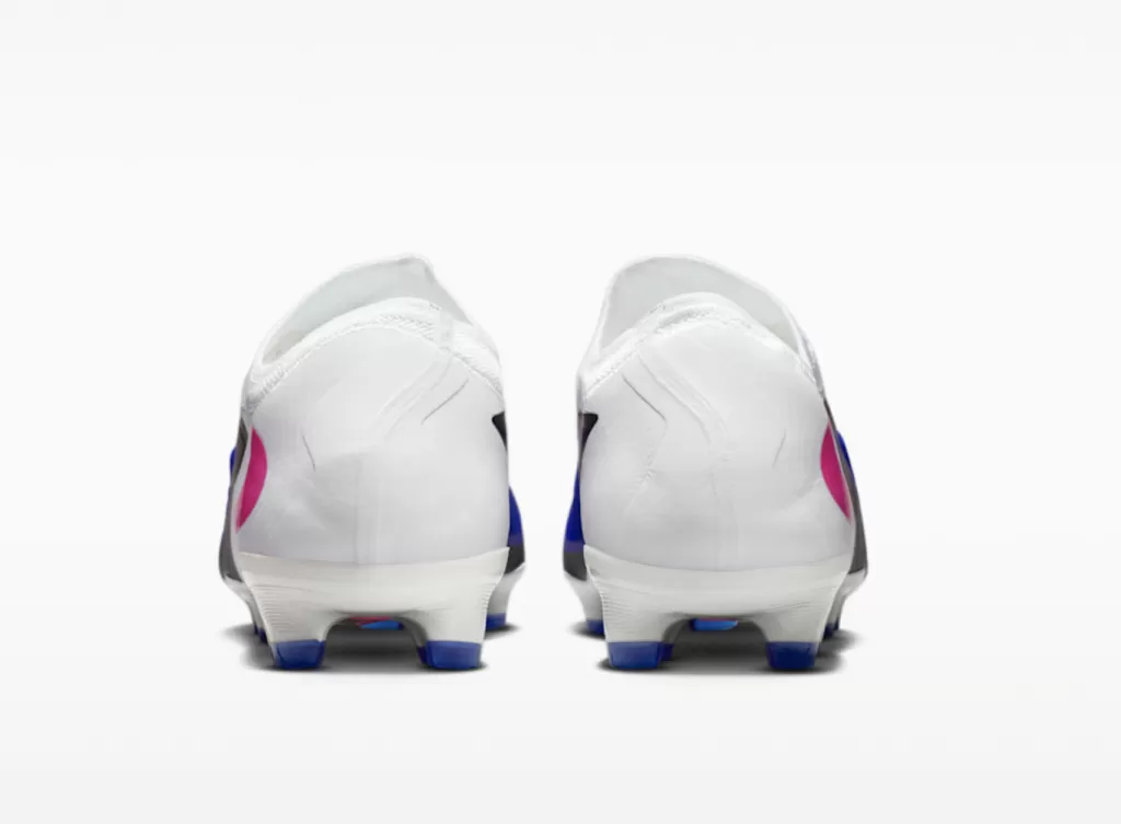 Бутсы полупрофессиональные Nike Phantom 6 Low Pro FG