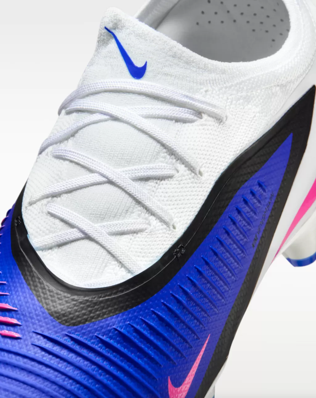 Бутсы полупрофессиональные Nike Phantom 6 Low Pro FG