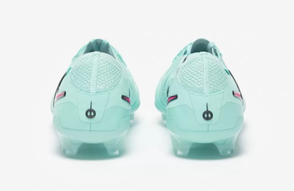 Бутсы профессиональные Nike Tiempo Legend 10 Elite FG