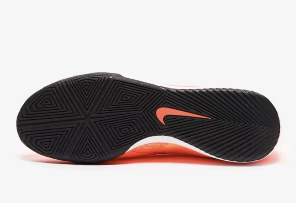 Футзалки Nike Phantom VNM Academy Indoor