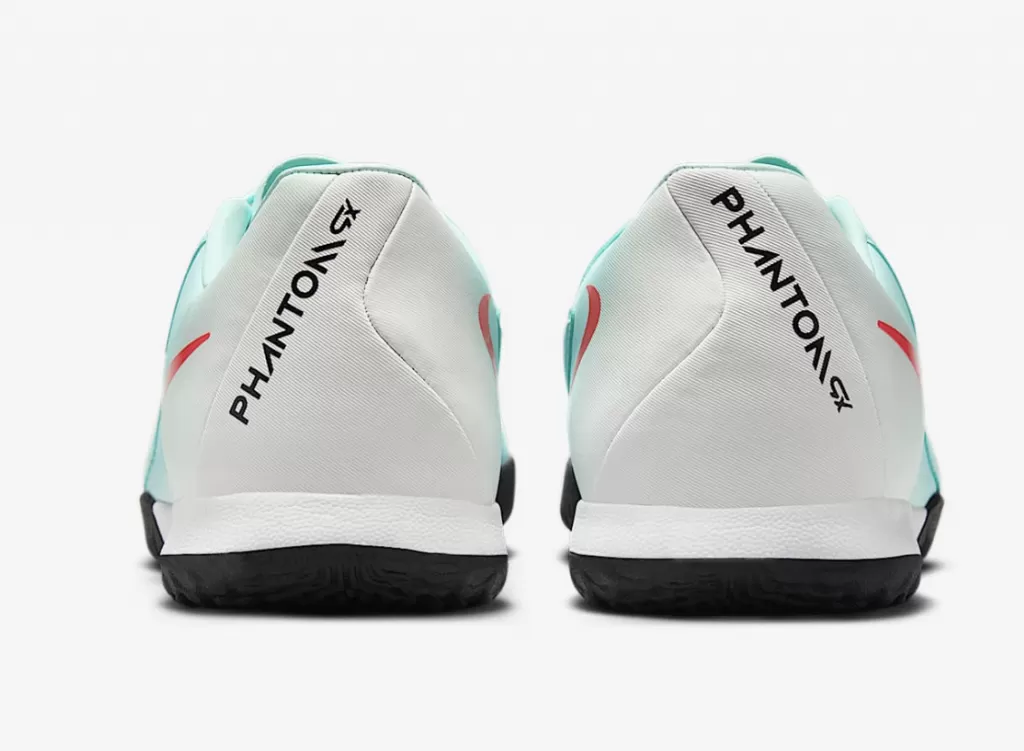 Футзалки Nike Phantom GX II Academy Indoor