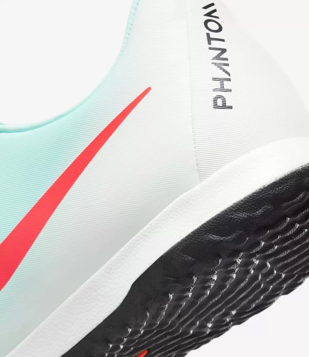Футзалки Nike Phantom GX II Academy Indoor