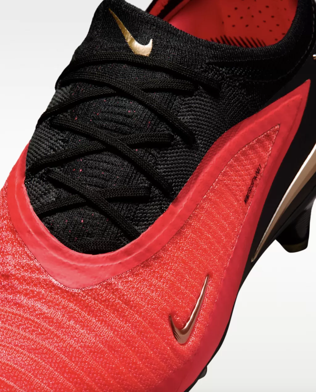 Бутсы профессиональные Nike Phantom 6 Low Elite SG-PRO