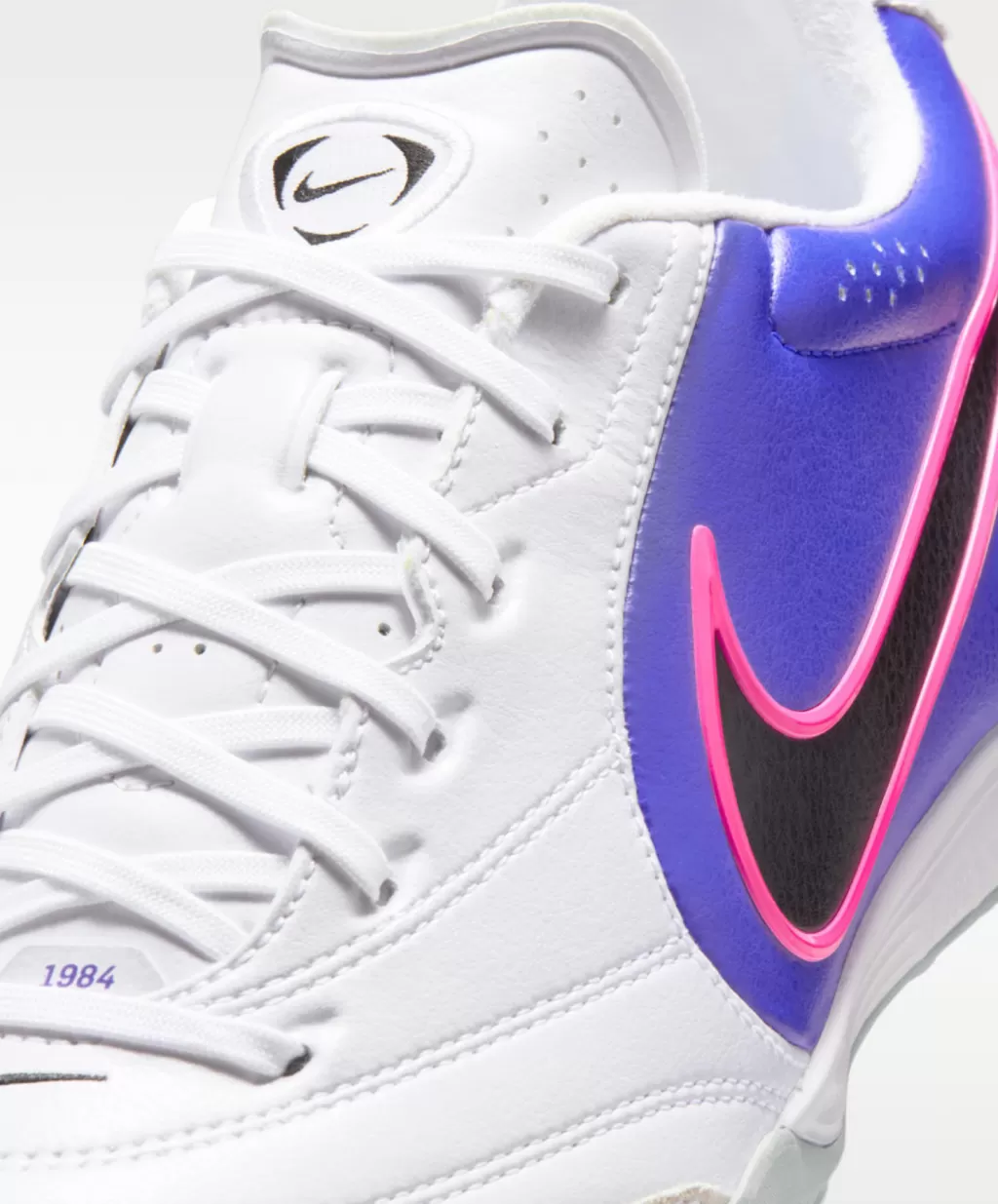 Шиповки профессиональные Nike Tiempo Ligera Pro TF