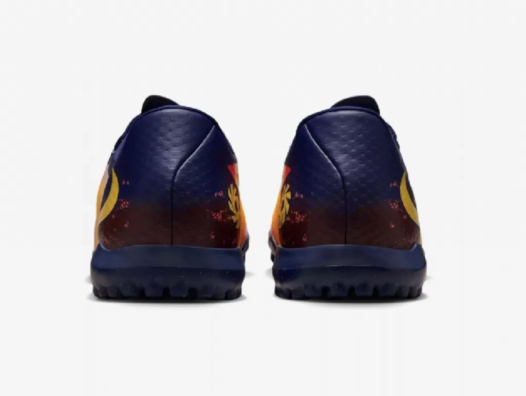 Шиповки Nike Phantom 6 Low Academy Erling Haaland TF