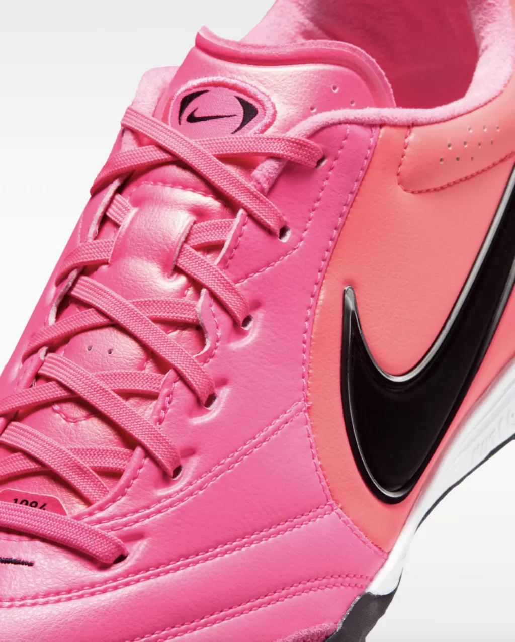 Шиповки профессиональные Nike Tiempo Ligera Pro TF
