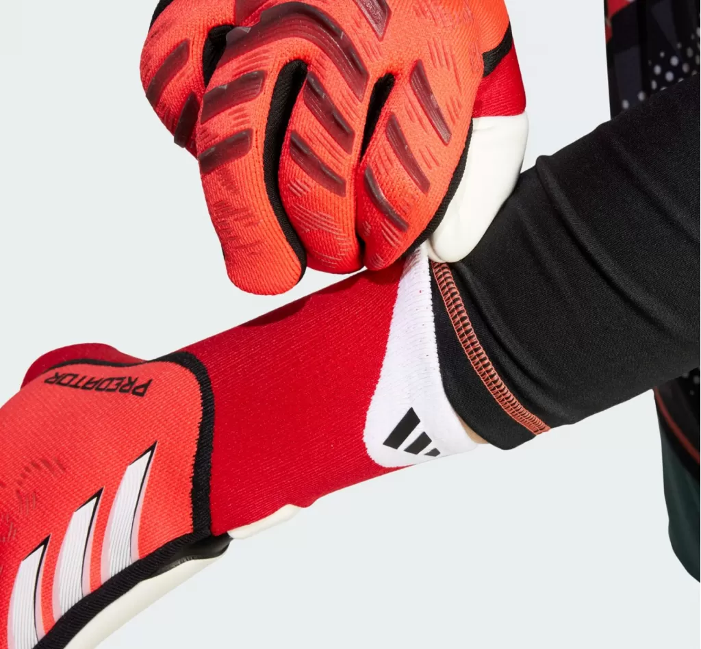 Перчатки вратарские профессиональные Adidas Predator Pro GK Gloves
