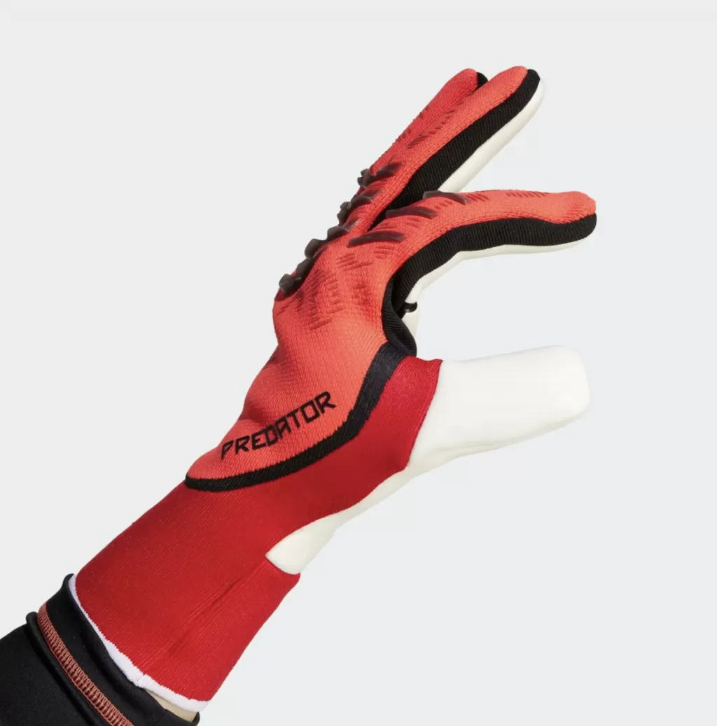 Перчатки вратарские профессиональные Adidas Predator Pro GK Gloves